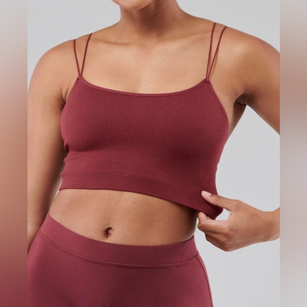Gilly Hicks top
